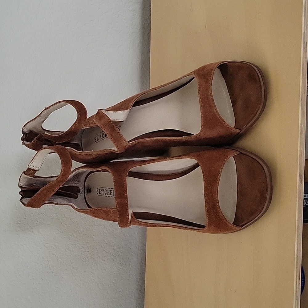 Shoes - Picture 2 of 6
